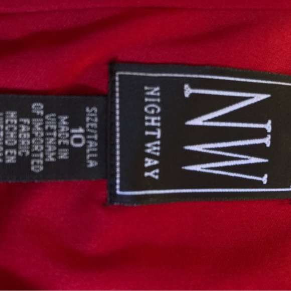 Red floor length evening gown. Great for weddings and galas. - Picture 9 of 11